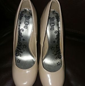 Tan pumps excellent used condition